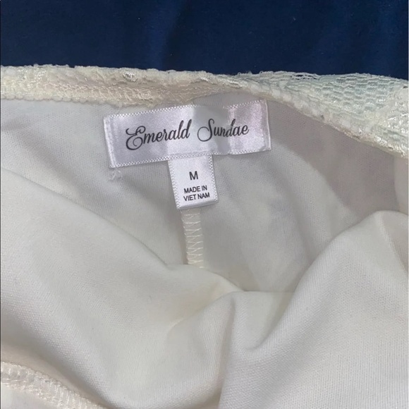 SOLD ! Cream lace dress Size M - Picture 10 of 10